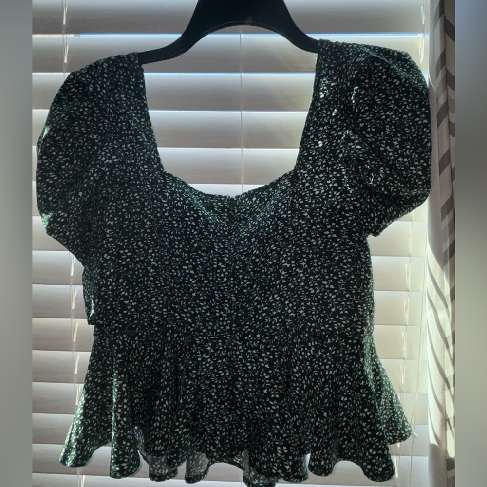 Formal green flower shirt ruffles